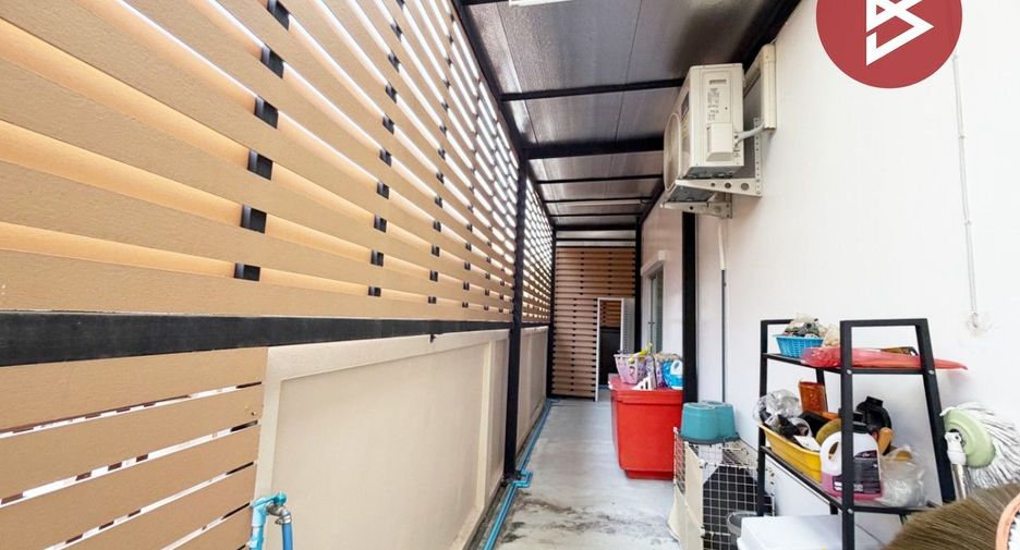 For sale 2 bedrooms townhouse in Bang Sao Thong, Samut Prakan