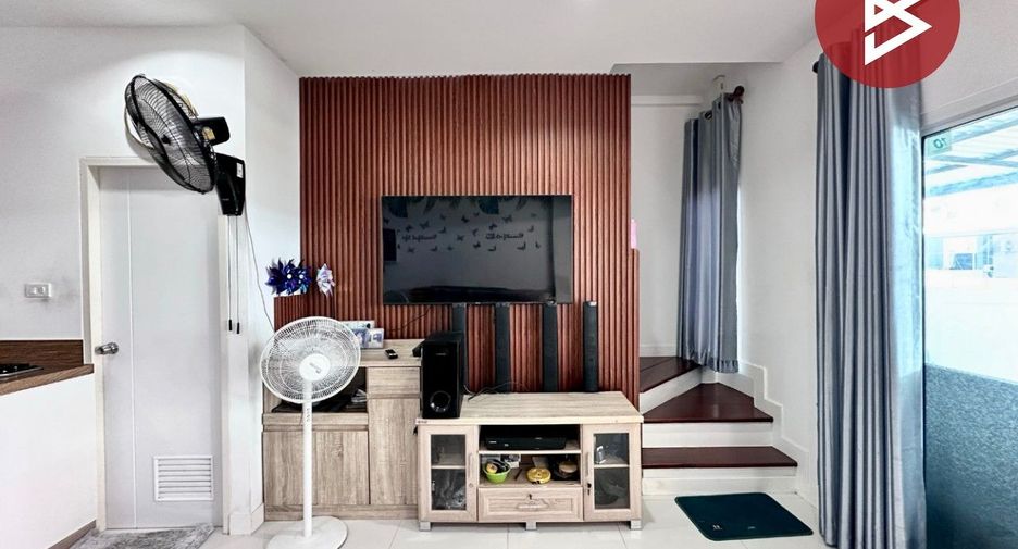 For sale 4 bedrooms townhouse in Mueang Chon Buri, Chonburi