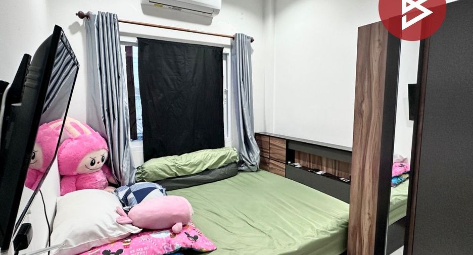 For sale 4 bedrooms townhouse in Mueang Chon Buri, Chonburi