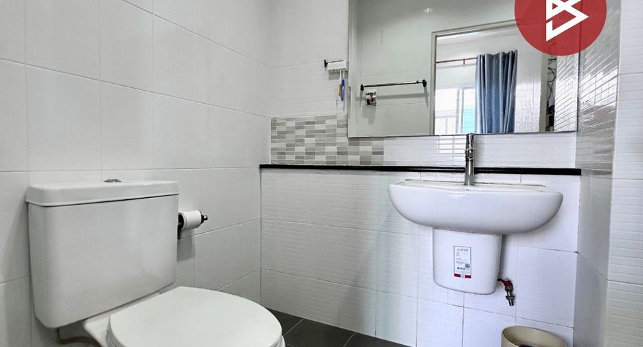 For sale 4 bedrooms townhouse in Mueang Chon Buri, Chonburi