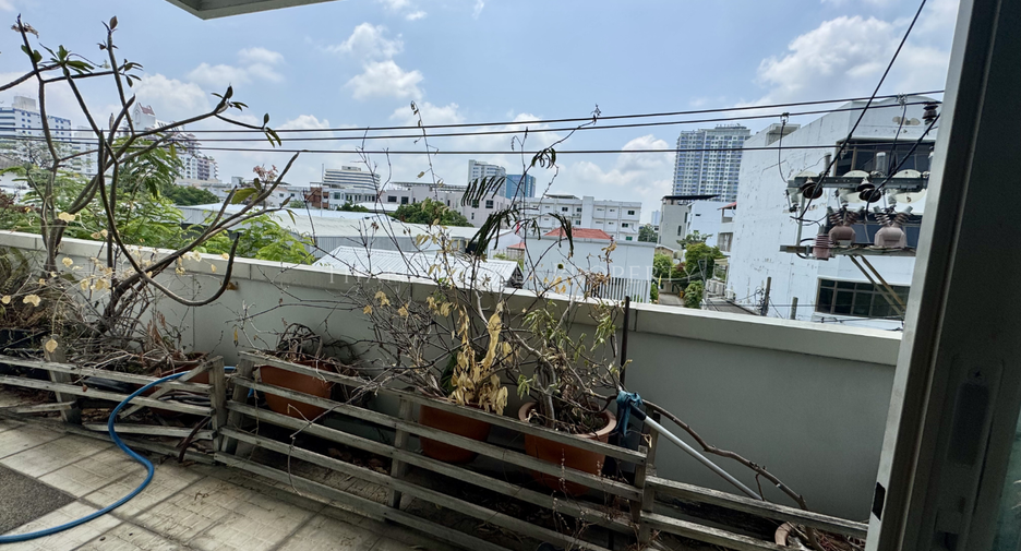 ขาย 2 ห้องนอน คอนโด ใน ยานนาวา, กรุงเทพฯ
