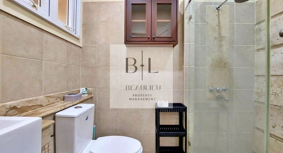 Casa en alquiler de 3 habitaciones en Bang Lamung, Chonburi