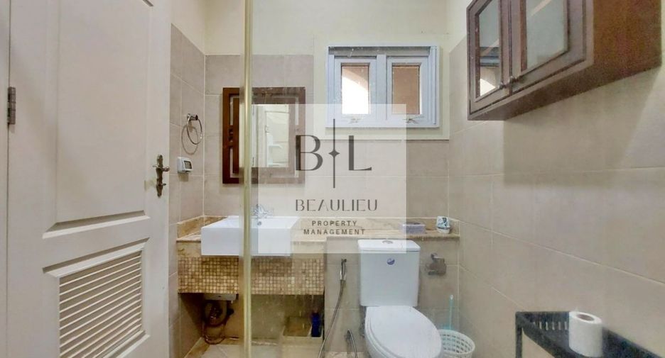 Casa en alquiler de 3 habitaciones en Bang Lamung, Chonburi