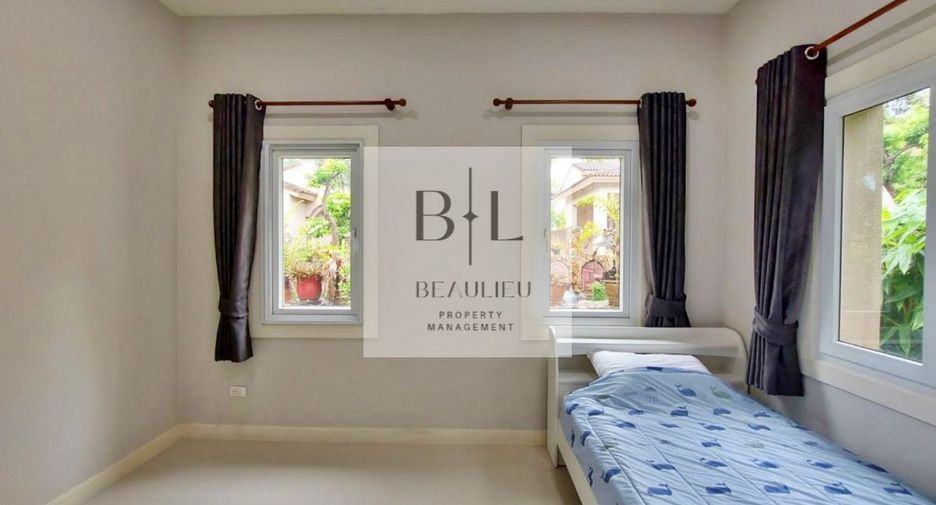 Casa en alquiler de 3 habitaciones en Bang Lamung, Chonburi
