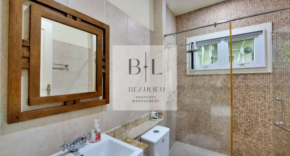 Casa en alquiler de 3 habitaciones en Bang Lamung, Chonburi