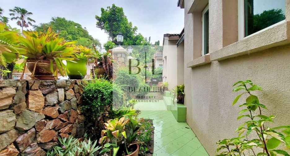 Casa en alquiler de 3 habitaciones en Bang Lamung, Chonburi