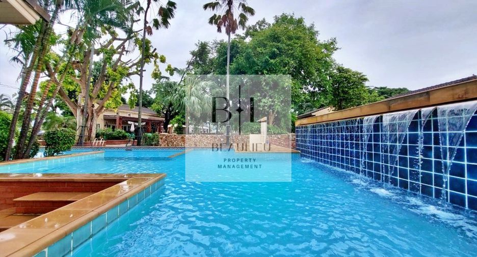 Casa en alquiler de 3 habitaciones en Bang Lamung, Chonburi