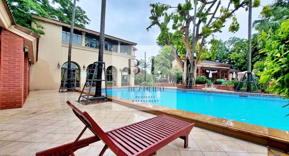 Casa en alquiler de 3 habitaciones en Bang Lamung, Chonburi