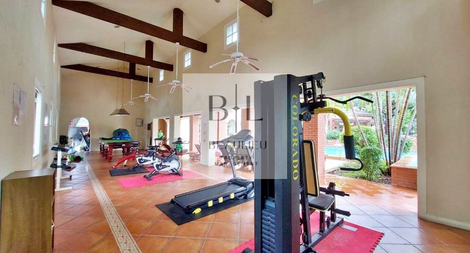 Casa en alquiler de 3 habitaciones en Bang Lamung, Chonburi