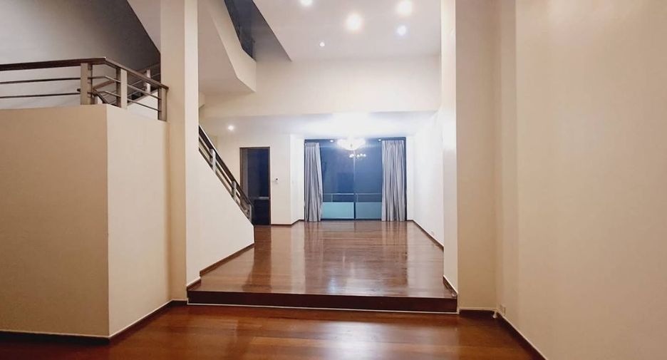 Reihenhaus zur Miete mit 4 Zimmer in Watthana, Bangkok