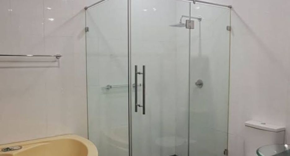 Reihenhaus zur Miete mit 4 Zimmer in Watthana, Bangkok