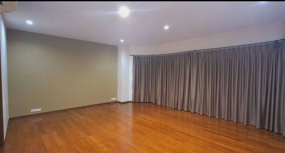 Reihenhaus zur Miete mit 4 Zimmer in Watthana, Bangkok