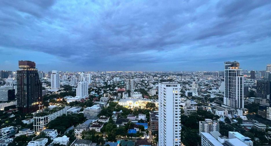 For sale 3 bedrooms condo in Watthana, Bangkok