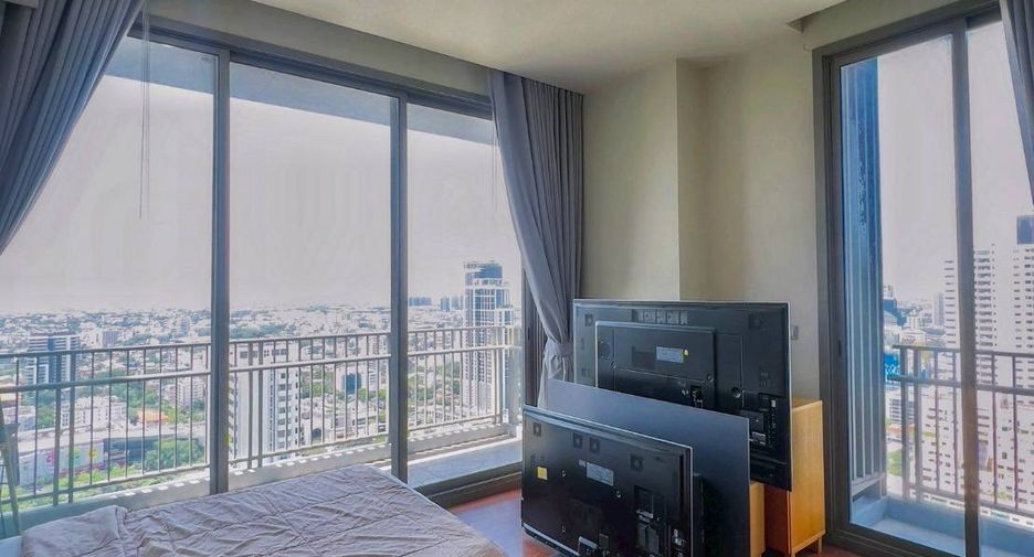 For sale 3 bedrooms condo in Watthana, Bangkok