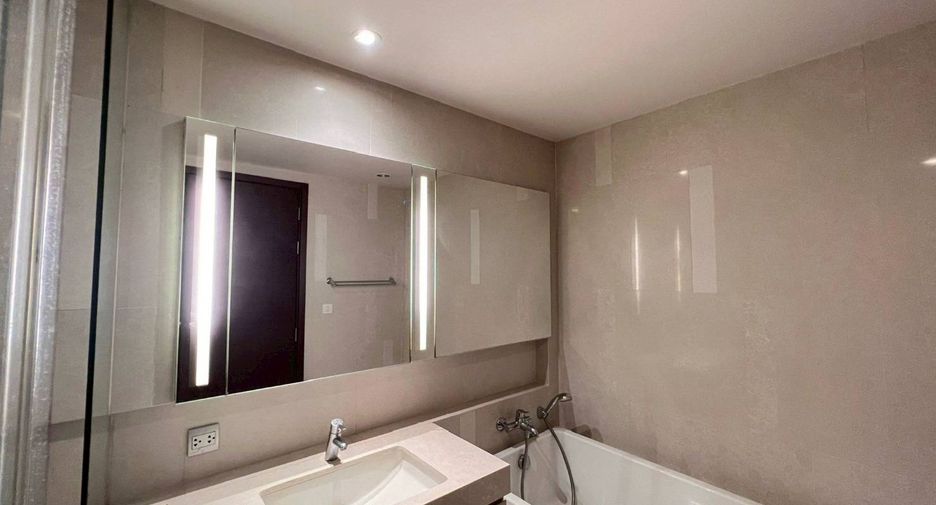For sale 3 bedrooms condo in Watthana, Bangkok