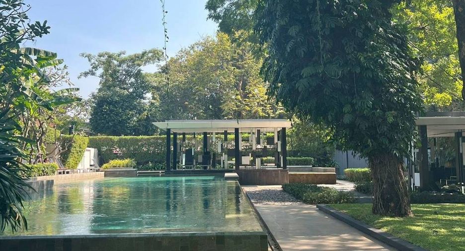 For sale 3 bedrooms condo in Watthana, Bangkok