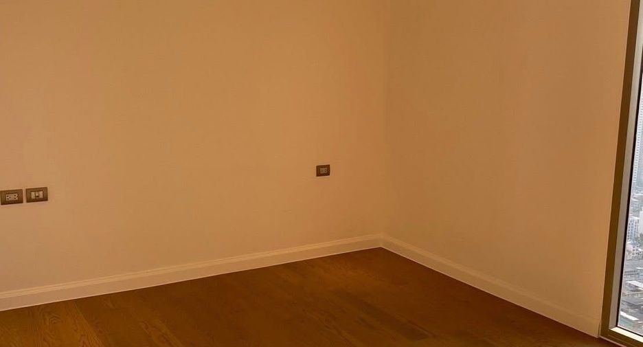 For sale 4 bedrooms condo in Khlong San, Bangkok