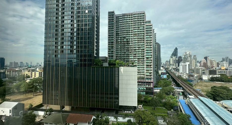 For sale 4 bedrooms condo in Khlong Toei, Bangkok