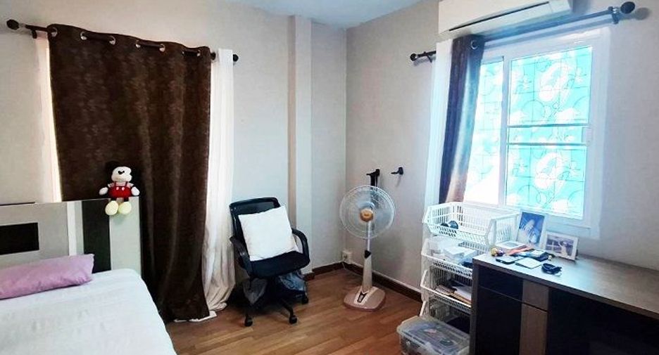 For sale 4 bedrooms house in Thanyaburi, Pathum Thani