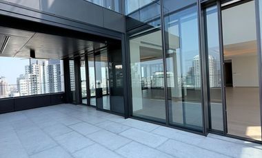 For sale 4 bedrooms condo in Khlong Toei, Bangkok
