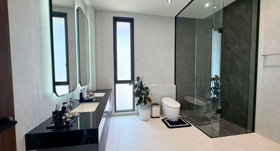 For sale 5 ベッドルーム villa in Bang Lamung, Chonburi