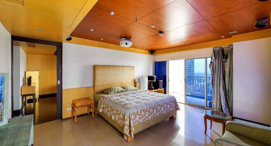 For sale 4 bedrooms condo in Sathon, Bangkok