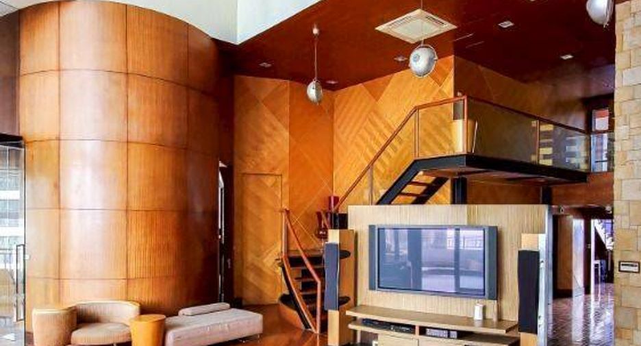 For sale 4 bedrooms condo in Sathon, Bangkok