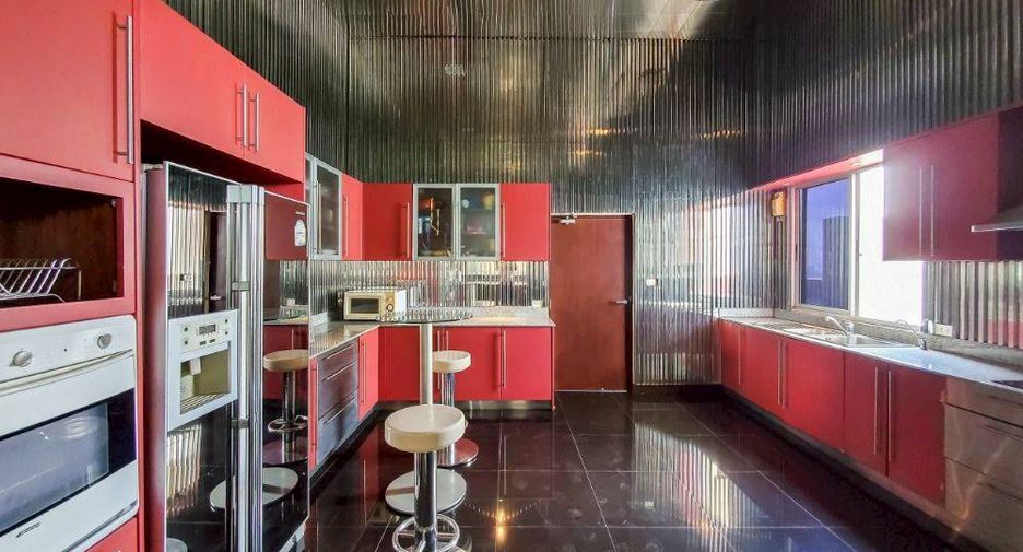 For sale 4 bedrooms condo in Sathon, Bangkok