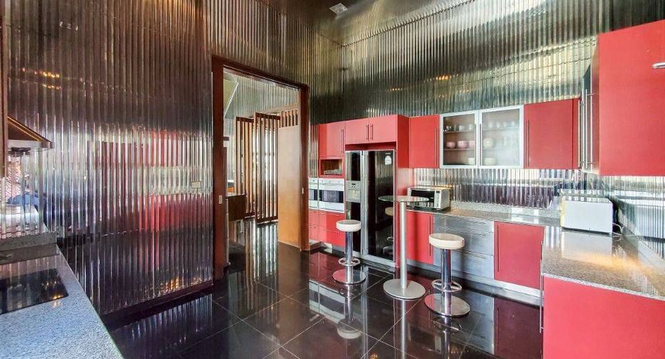 For sale 4 bedrooms condo in Sathon, Bangkok