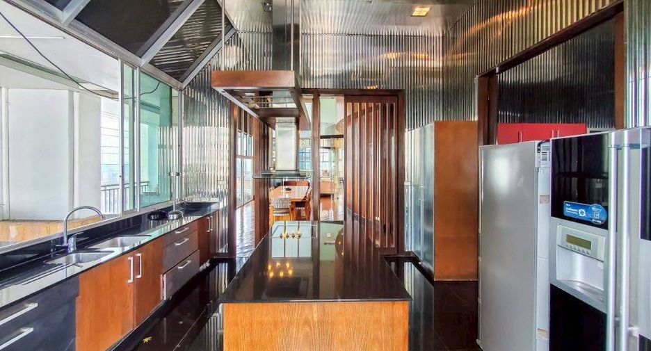 For sale 4 bedrooms condo in Sathon, Bangkok