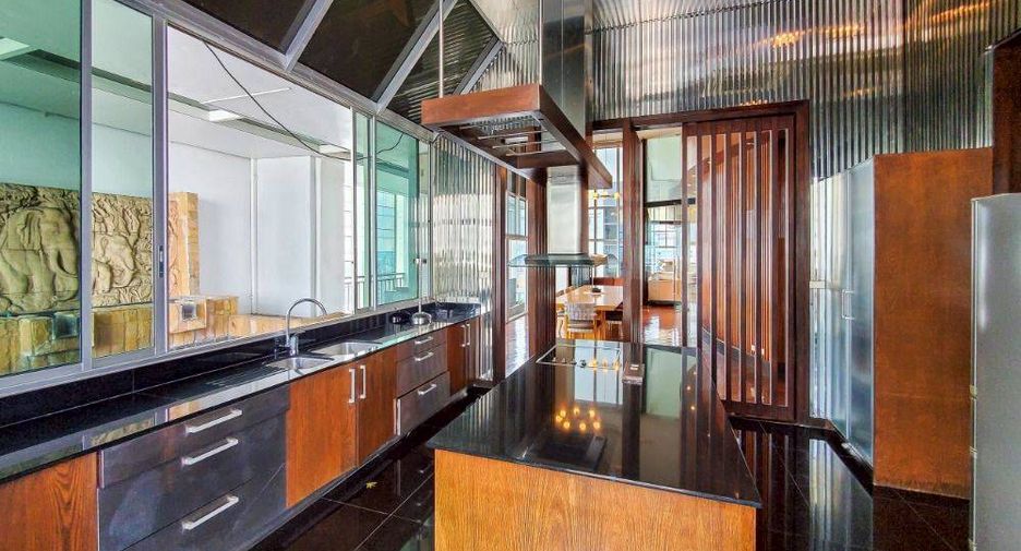 For sale 4 bedrooms condo in Sathon, Bangkok