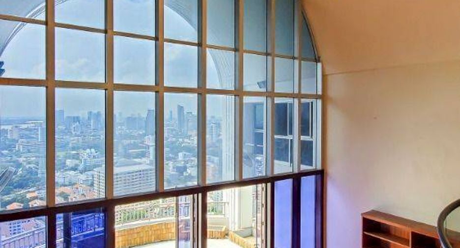 For sale 4 bedrooms condo in Sathon, Bangkok