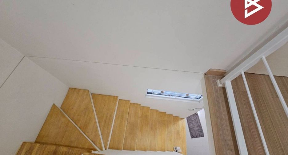 Casa adosada en venta de 3 habitaciones en Pak Kret, Nonthaburi