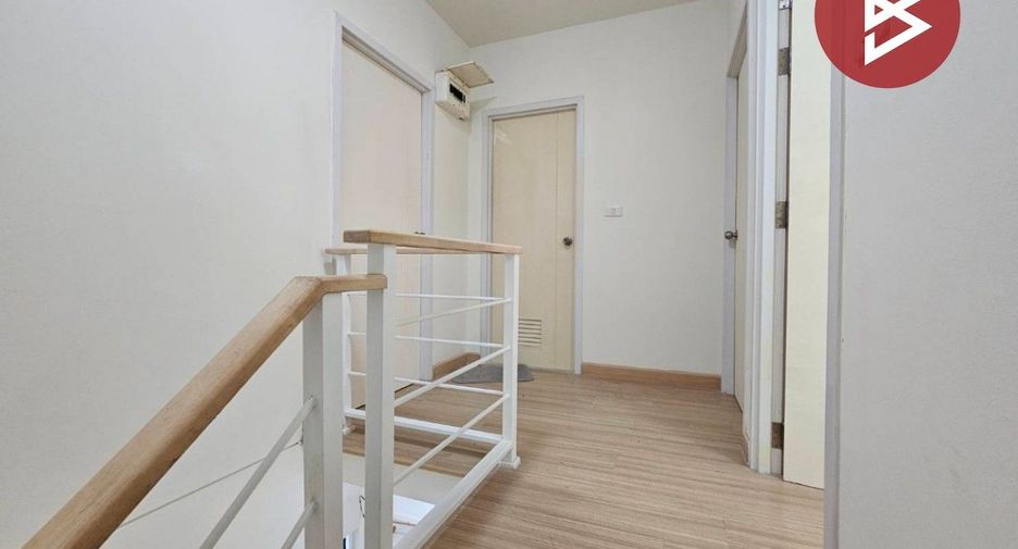 Casa adosada en venta de 3 habitaciones en Pak Kret, Nonthaburi
