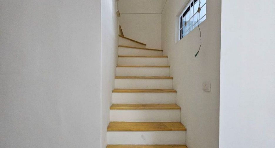 Casa adosada en venta de 3 habitaciones en Pak Kret, Nonthaburi