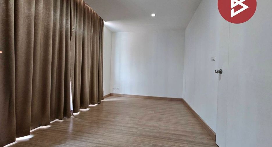 Casa adosada en venta de 3 habitaciones en Pak Kret, Nonthaburi
