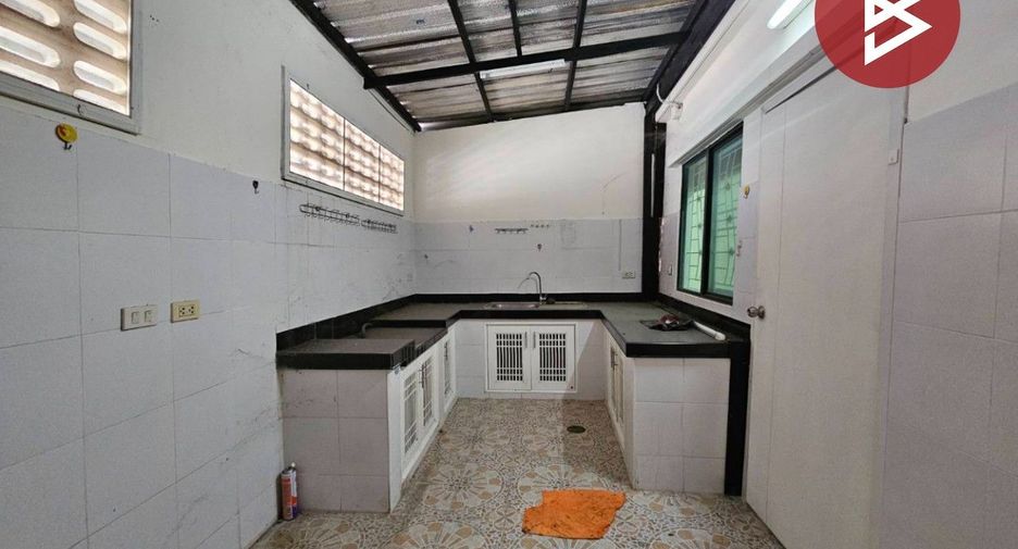 Casa adosada en venta de 3 habitaciones en Pak Kret, Nonthaburi