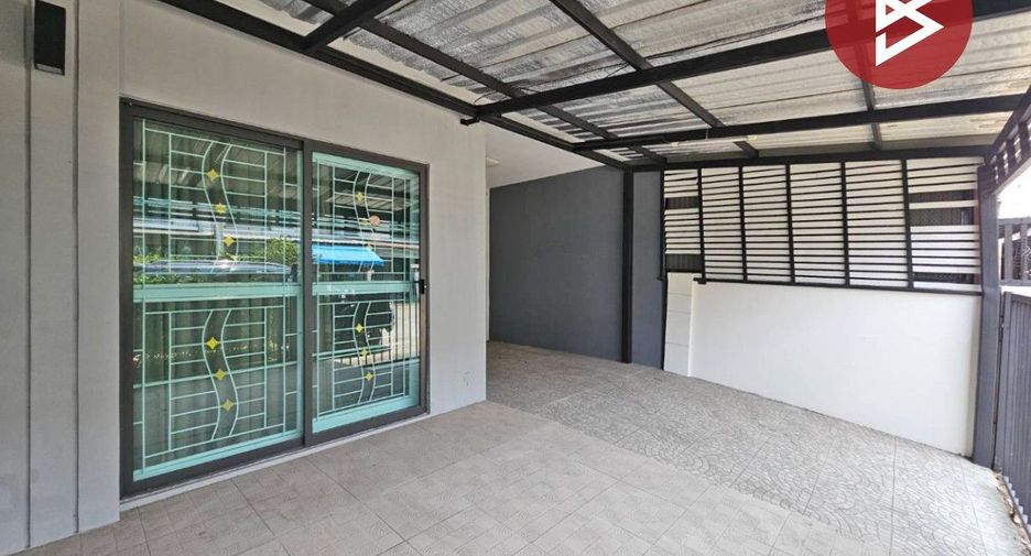 Casa adosada en venta de 3 habitaciones en Pak Kret, Nonthaburi