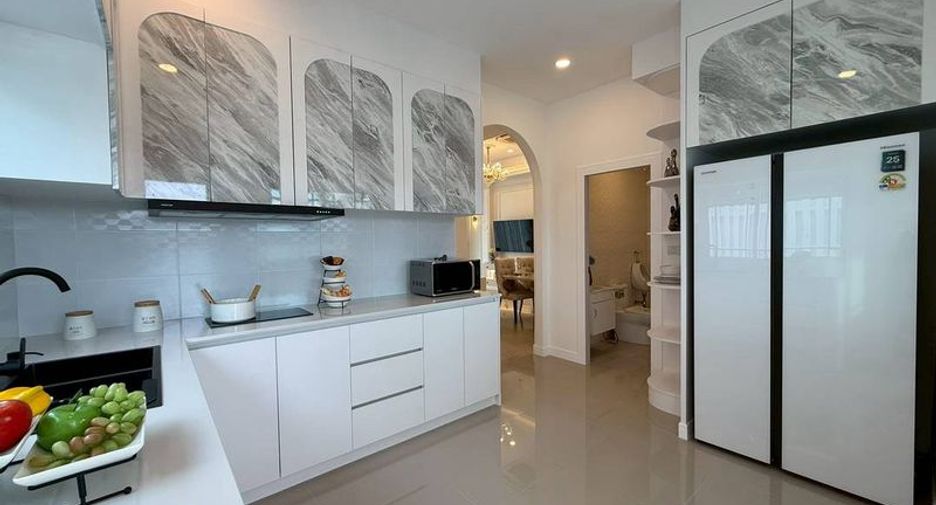 Haus zur Miete mit 3 Zimmer in Bang Lamung, Chonburi