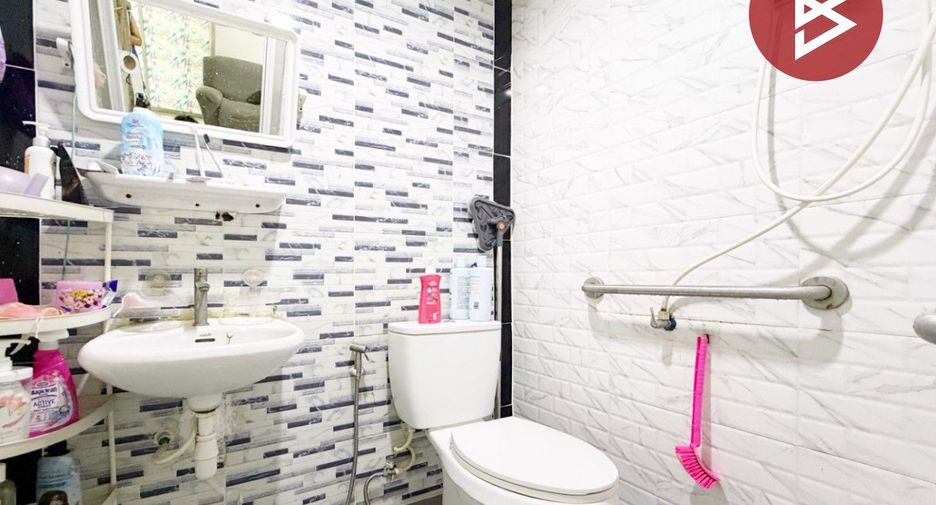For sale 3 bedrooms townhouse in Khlong Luang, Pathum Thani