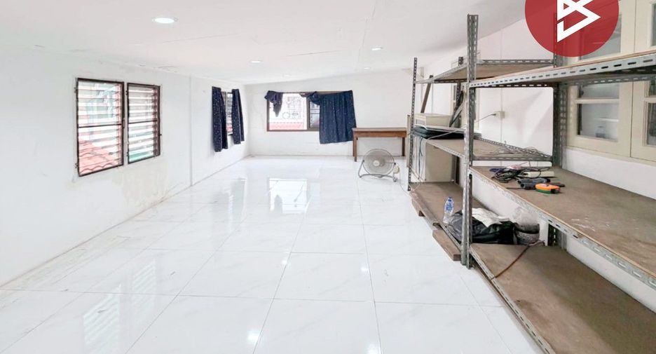 For sale 3 bedrooms townhouse in Khlong Luang, Pathum Thani