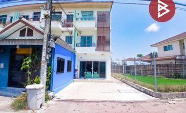 For sale 3 bedrooms retail Space in Mueang Samut Prakan, Samut Prakan