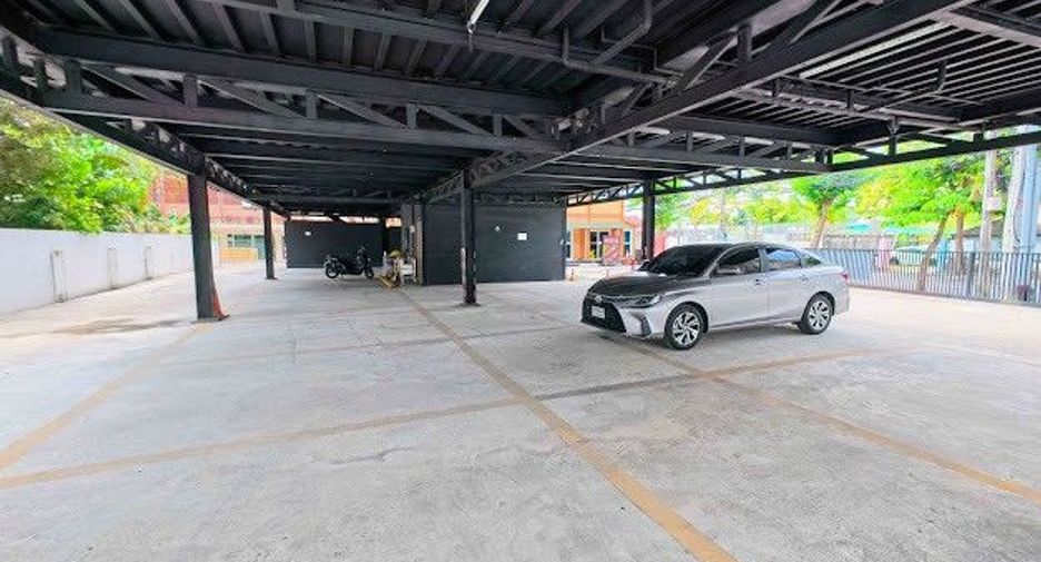For sale retail Space in Bangkok Noi, Bangkok