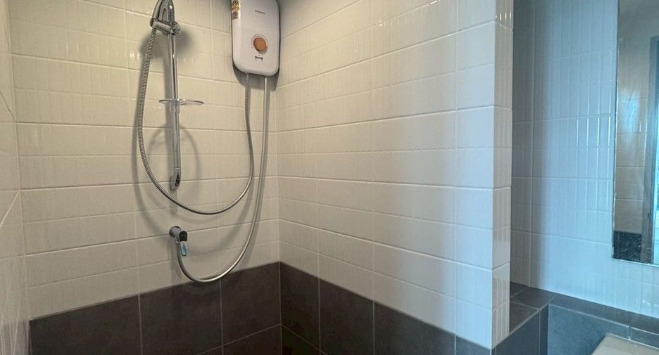 Condo en alquiler de 2 habitaciones en Huai Khwang, Bangkok