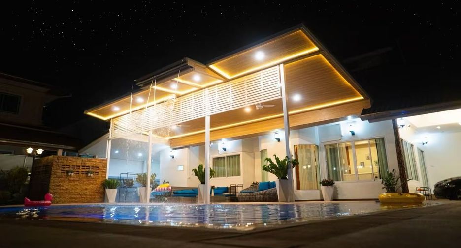 For rent 4 bedrooms villa in Bang Lamung, Chonburi