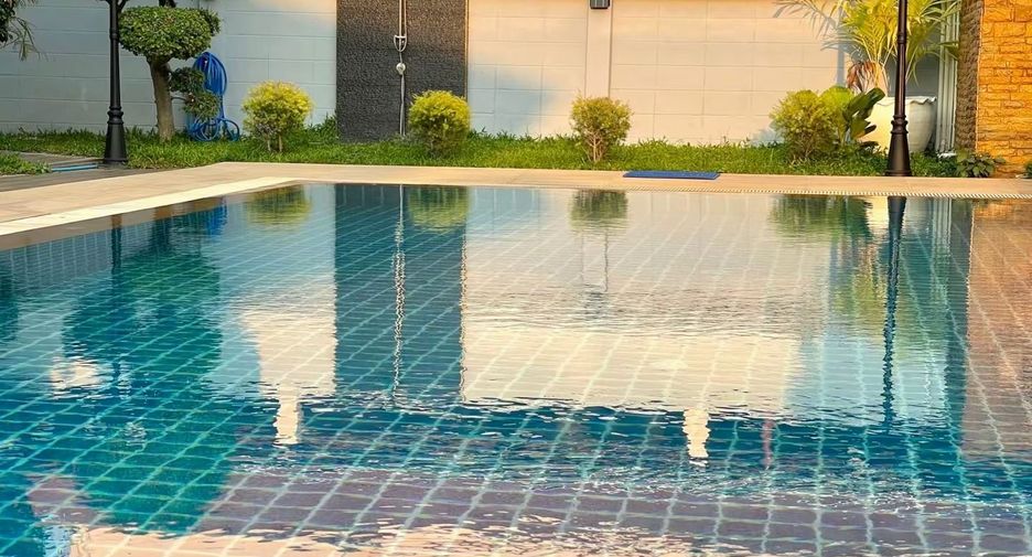 For rent 4 bedrooms villa in Bang Lamung, Chonburi