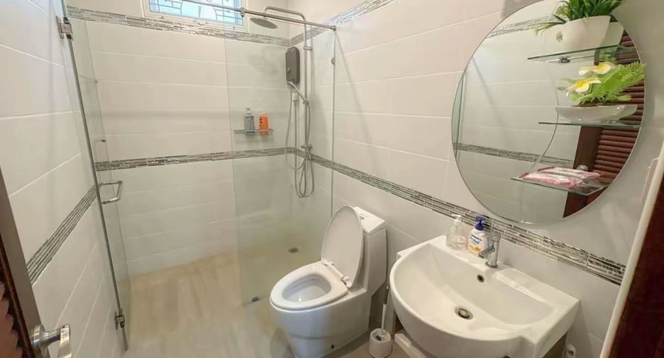 For rent 4 bedrooms villa in Bang Lamung, Chonburi