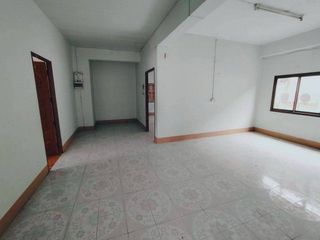 For sale 3 bedrooms house in Mueang Lamphun, Lamphun