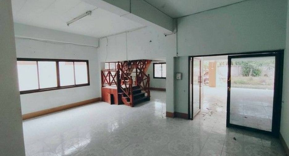 For sale 3 bedrooms house in Mueang Lamphun, Lamphun