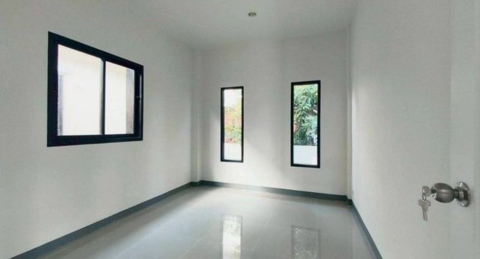 For sale 3 bedrooms house in Mueang Lamphun, Lamphun